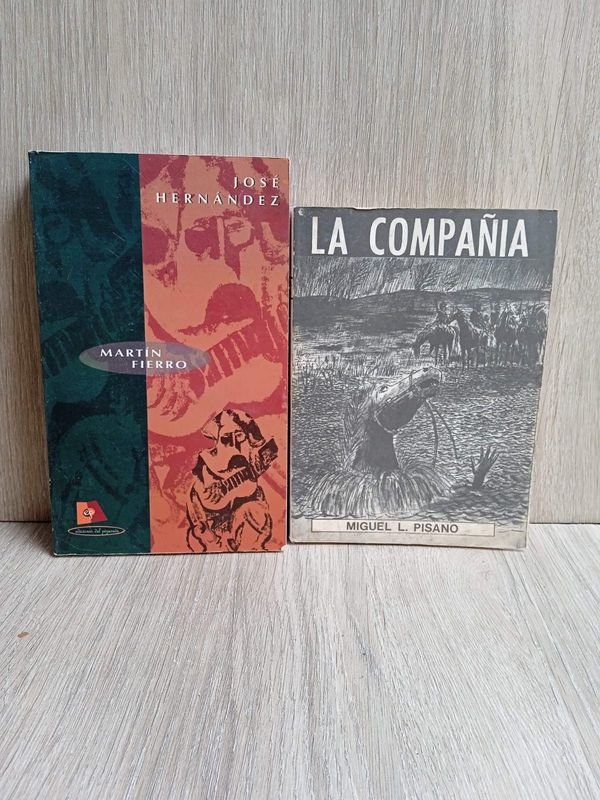 Lote anterior: Dos libros de Martin Fierro y La Compañía de Miguel Pisano para coleccionistas