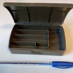 Lote siguiente: Caja Plástica Organizadora para Chaleco de Supervivencia de Piloto
