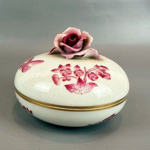 Lote anterior: Caja de Porcelana con Tapa Decorada con Flores y Mariposas