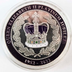Medalla Conmemorativa Jubileo Platino Reina Isabel II (1952-2022) en Cápsula Acrílica - imagen 2