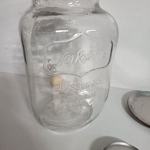 Dispensador de Vidrio Yorkshire con Canilla y Posavasos Metálicos - imagen 5