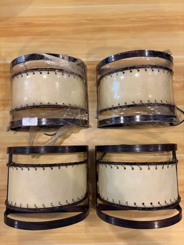 Portalampara tipo plafon en hierro y cuero