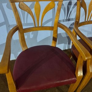 Par de Sillas de Comedor con Apoyabrazos en Madera Maciza y Asiento Tapizado - imagen 3