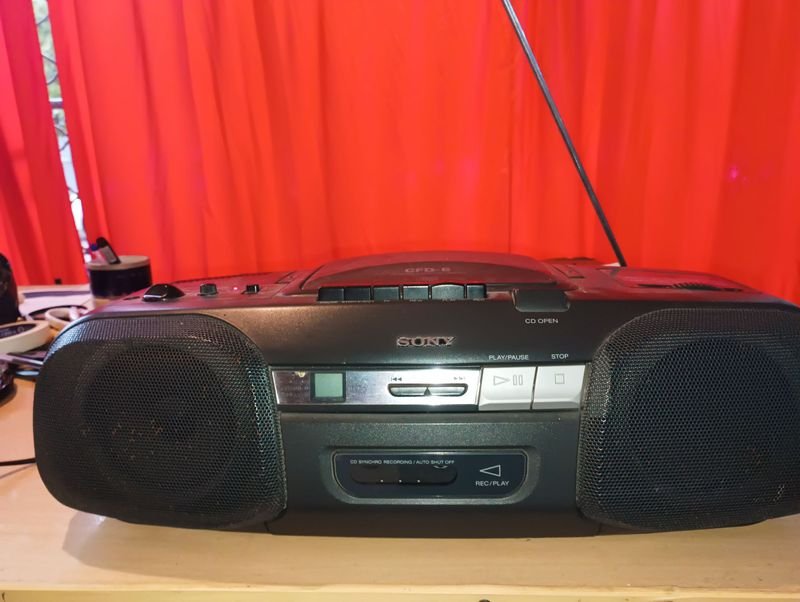 Lote siguiente: Minicomponente SONY CFD-6 con CD y Casette