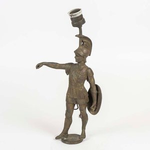 Lote anterior: Lámpara de Mesa con Figura de Guerrero de Metal