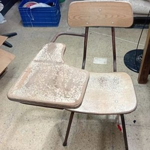 Lote anterior: Silla Escolar Antigua con Pizarrón Lateral
