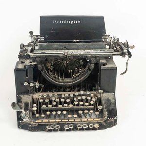 Lote anterior: Máquina de Escribir Antigua Remington Negra