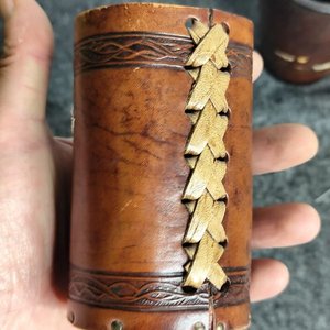Set de 3 Vasos de Cuero Artesanales Uruguayos - imagen 2