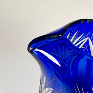 Jarra de Cristal Tallado Azul con Asa Fisurada - imagen 4