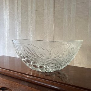Lote siguiente: Ensaladera de Vidrio Transparente con Diseño de Uvas