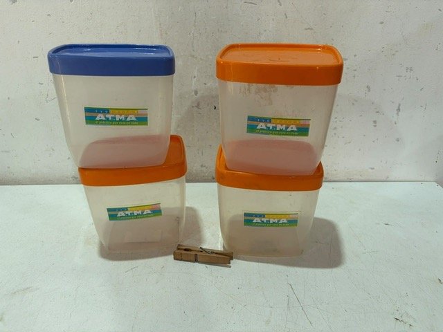 Juego de 4 recipientes plásticos ATMA con tapa