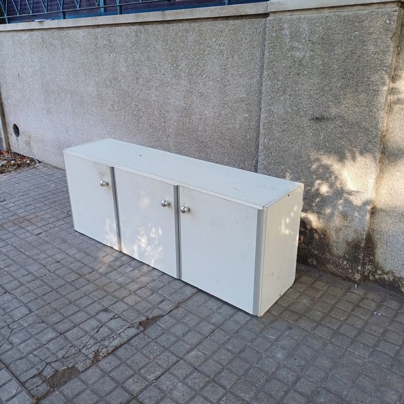 Gabinete de cocina en melamina con tres puertas - imagen 3