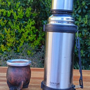 Set de Mate y Termo con Bolso de Cuero Tallado - imagen 2