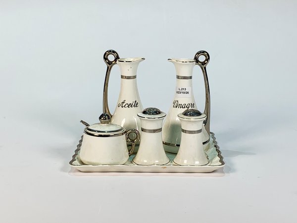 Juego de Aceiteras, Vinagrera y Saleros de Porcelana Checoslovaca con Monogramas Plateados - imagen 1