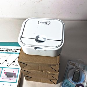 Lote de Accesorios: Tanza, Cables USB, Soportes para Tablet y Celular, Jabonera - imagen 3