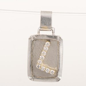 Lote anterior: Colgante de Platino con Brillantes, Letra "L"