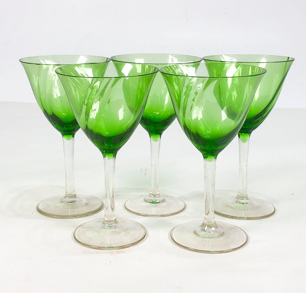 Cinco copas de vino en vidrio verde - imagen 3