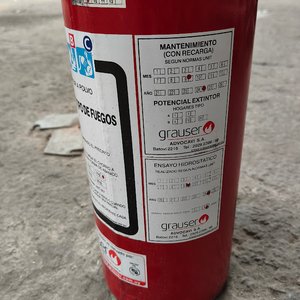 Extintor Portátil Rojo Grauser con Manguera y Manómetro - imagen 3