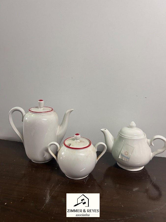 Juego de Teteras y Azucarero Blanco con Detalles Rojos