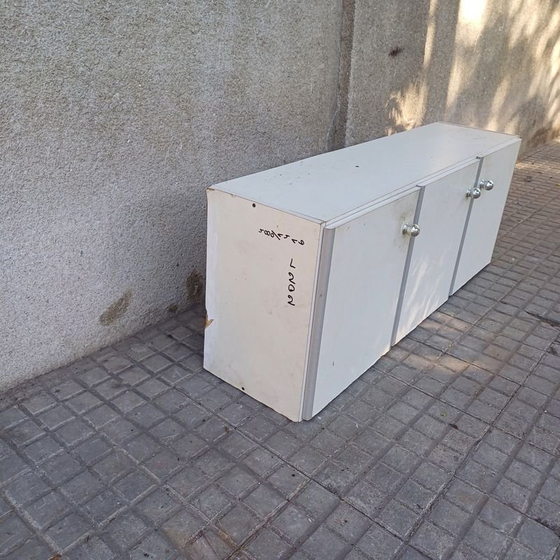 Gabinete de cocina en melamina con tres puertas - imagen 2