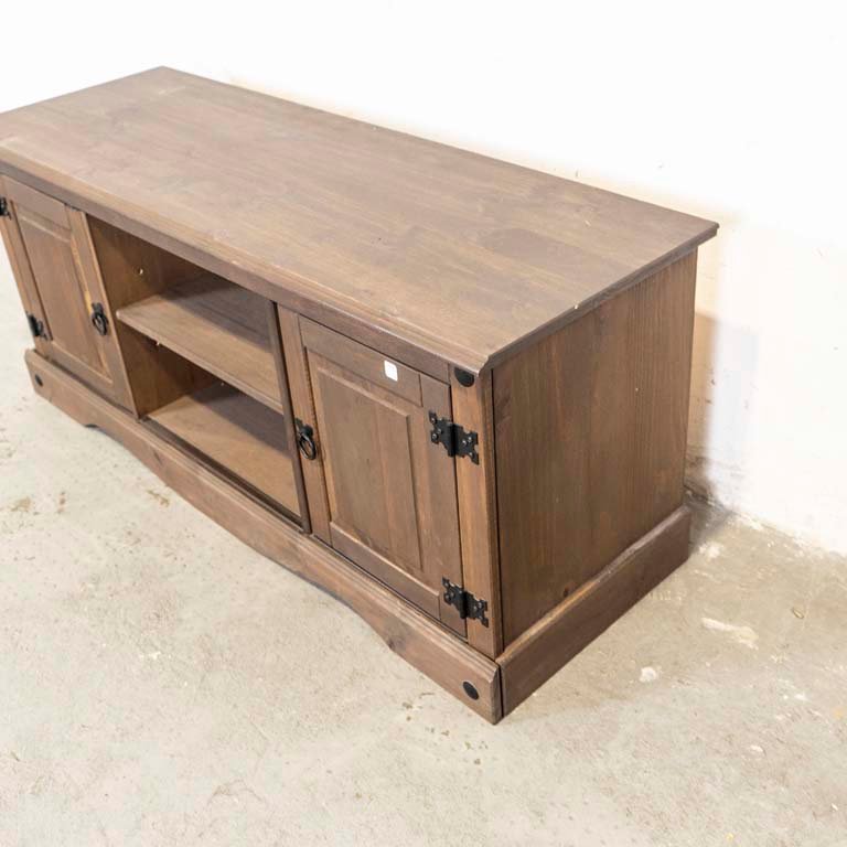 Rack de madera rústica con dos puertas laterales y estantes centrales - imagen 2