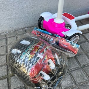 Monopatín Infantil Rosado "Hello Kitty", Casco y Patineta Verde - imagen 7