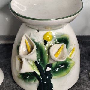 Juego de Porta Velas y Difusor de Aromas en Porcelana Blanca con Flores - imagen 4