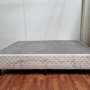 Lote anterior: Sommier Base de 2 Plazas con Patas y Ruedas - 190x140x38 cm