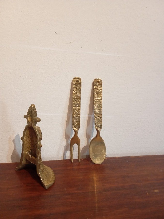 Cubiertos y accesorios de bronce en excelente estado - imagen 4