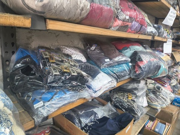 Lote de Ropa y Textiles Variados - imagen 1