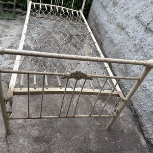 Cama de Hierro Antigua de Una Plaza con Respaldo Decorado - imagen 5