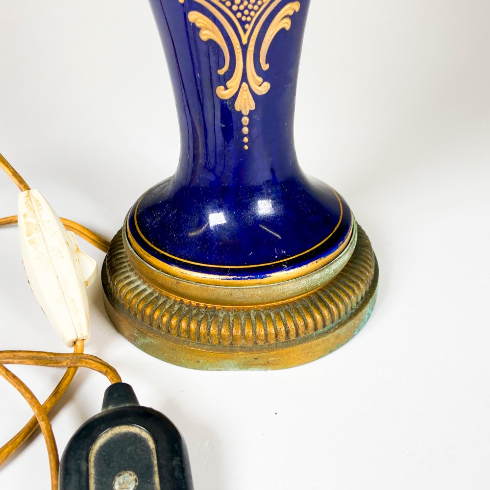 Lámpara de porcelana Sevres escena galante - imagen 3