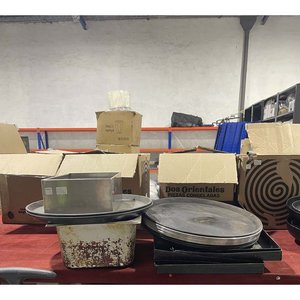 Lote de Fuentes, Asaderas y Piezas Plásticas Varias - imagen 1