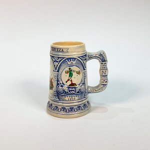 Lote siguiente: Jarra Cervecera Loza Azul y Blanca "Semana de la Cerveza 31" 1996 con Fisura