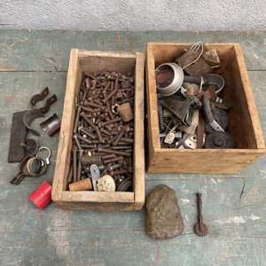 Lote anterior: Lote de Cajones de Madera con Tornillos y Repuestos Varios