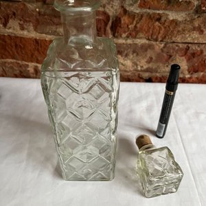 Botellón de Vidrio Repujado para Whisky con Tapón - imagen 5