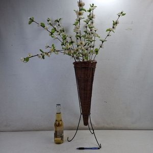 Jarrón de Pie Tejido con Flores Artificiales Blancas y Verdes - imagen 2