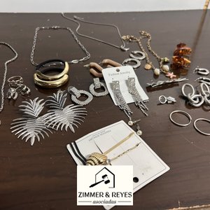 Lote de Bijouterie Variada: Collares, Aros y Accesorios - imagen 2
