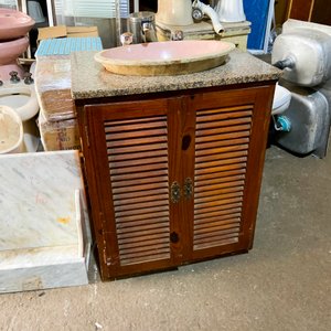 Mueble de Baño con Bacha Rosada y Mesada de Granito - imagen 2