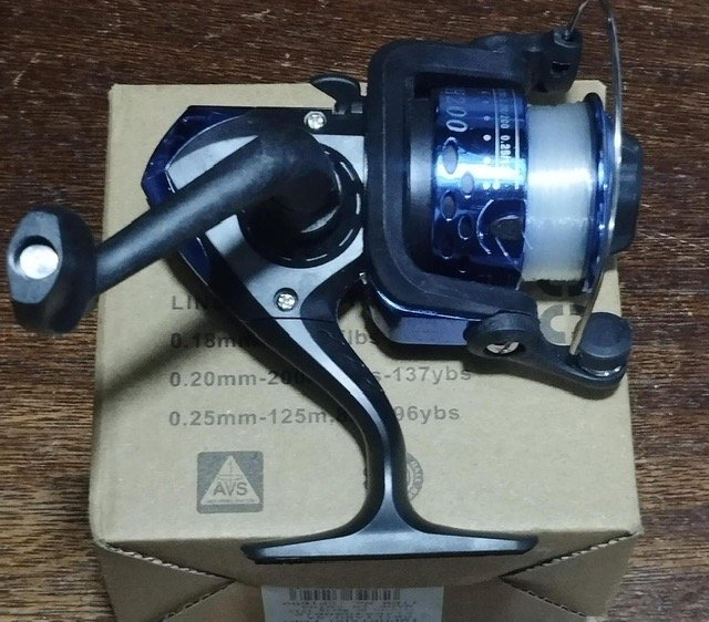 Reel de pesca chico en excelente condición - imagen 2