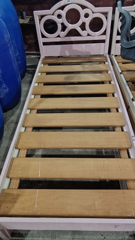 Lote siguiente: Cama infantil en madera para niños de hasta 10 años