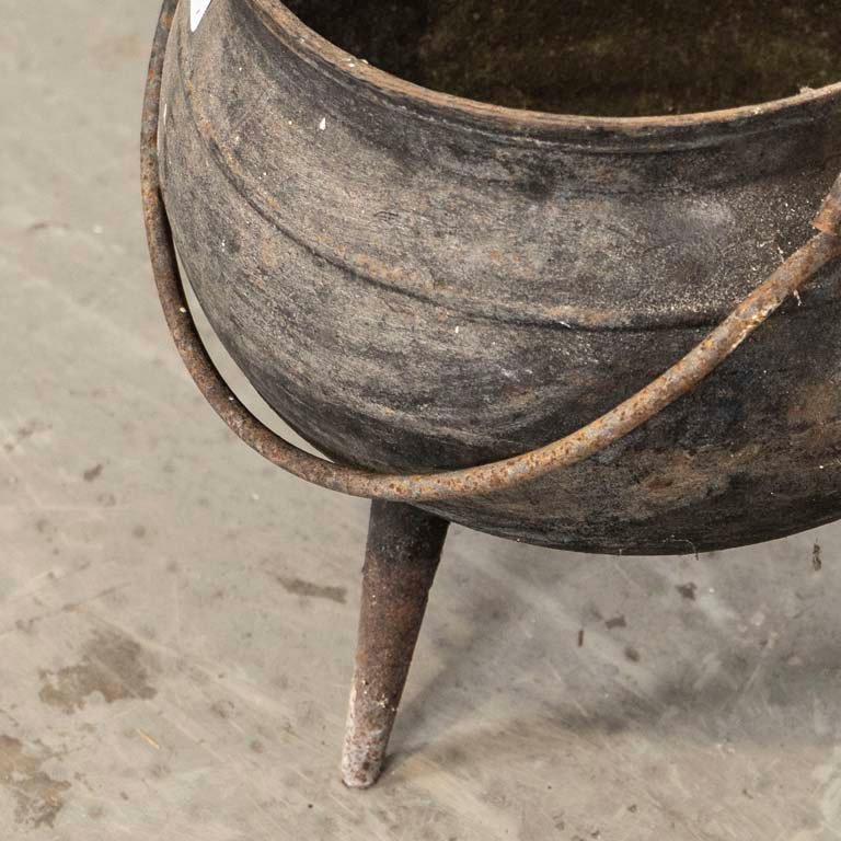 Olla de hierro con patas de tres pies - imagen 3