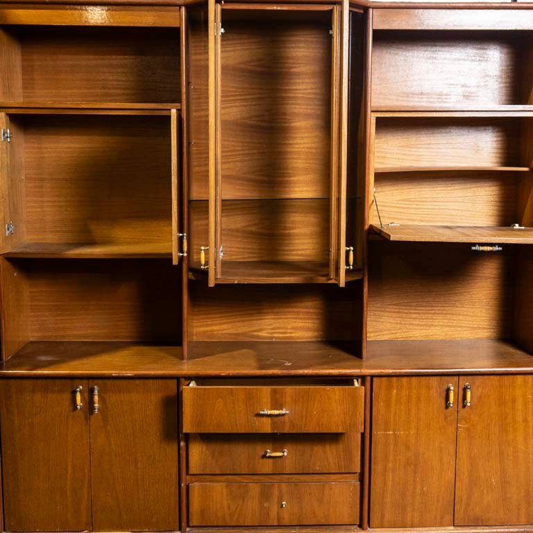 Mueble de madera con 9 puertas y tres cajones - imagen 2