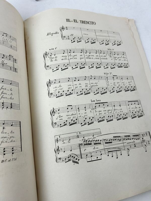 Libros musicales antiguos de Himnos Nacionales y Canciones Escolares - imagen 3