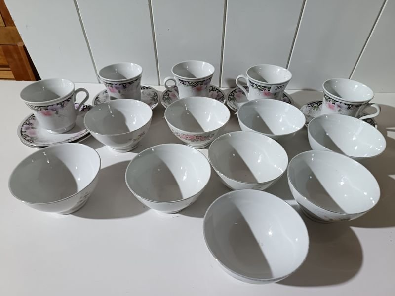 Juego de Tazas, Platos y Compoteras "Ultima"