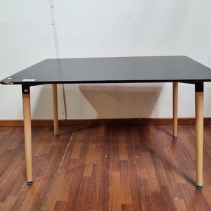 Mesa Rectangular Tapa Oscura Patas Claras 121x80x75 cm con Rotura - imagen 1