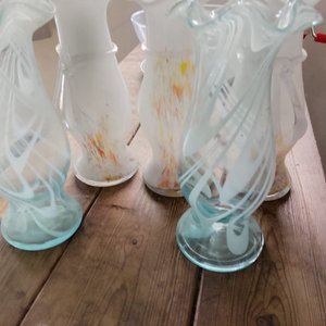 Lote anterior: Conjunto de Floreros de Cristal con Detalles de Color