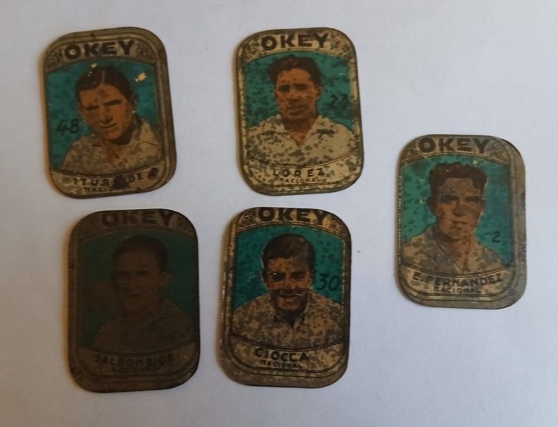 Lote de 5 Chapitas Metálicas Okey (1935) - Club Nacional