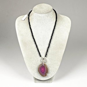 Collar de Cristal Negro con Colgante de Ágata y Cierre Marinero de Plata - imagen 1