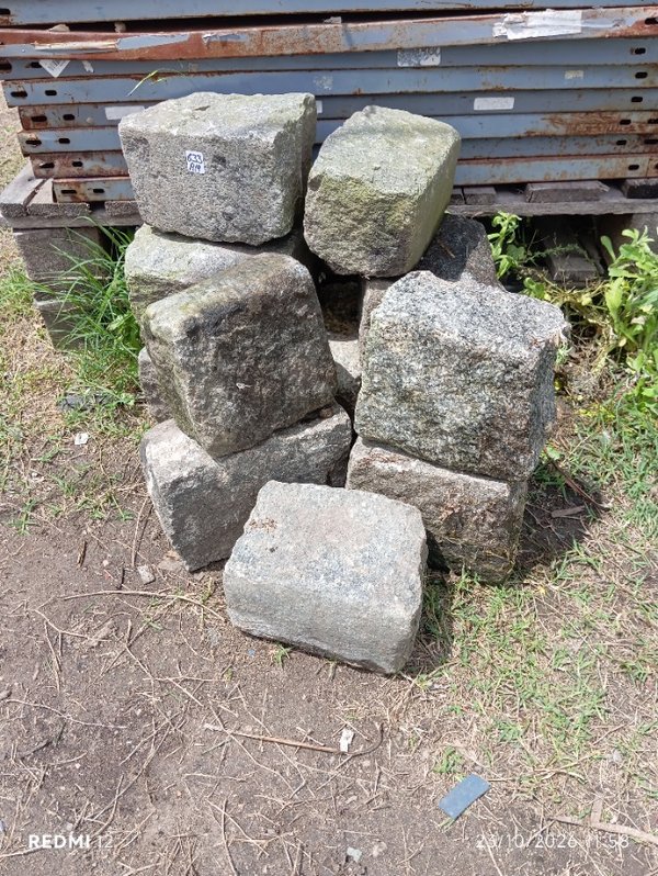 20 Adoquines de Granito Rústico para Construcción o Decoración